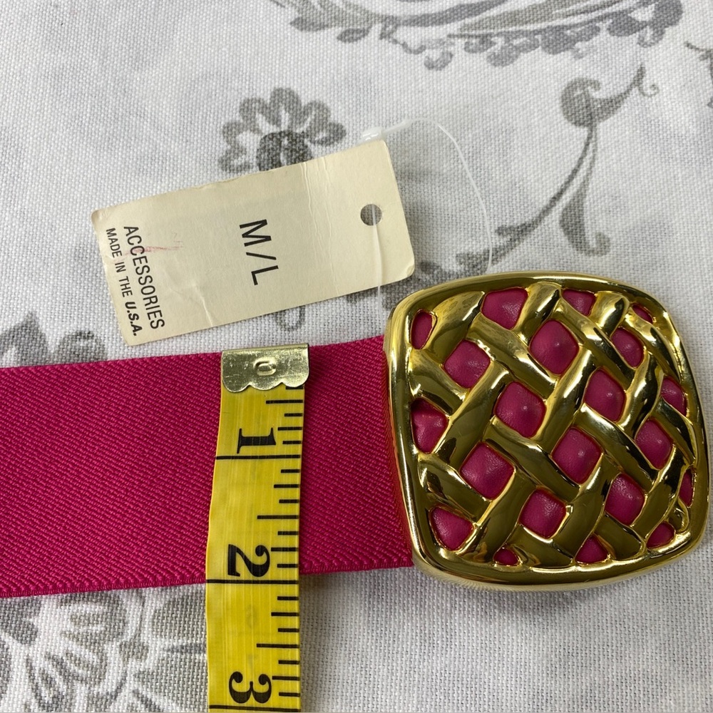 DAY LOR BELT‎ PINK &GOLD WOVEN
DESIGN M/L - Picture 5 of 6